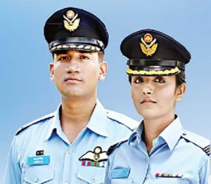 বাংলাদেশ বিমানবাহিনীতে অফিসার ক্যাডেট পদে আবেদনকারী যূবক ও যুবতী।