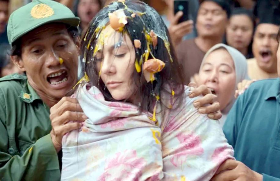 শাশুড়ি-স্বামীর কেলেঙ্কারি ভাইরাল