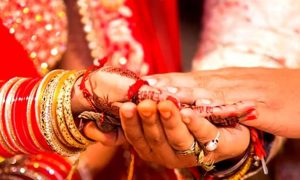 স্বামী নিজের হাতেই দিলেন স্ত্রীর বিয়ে অন্যের সঙ্গে